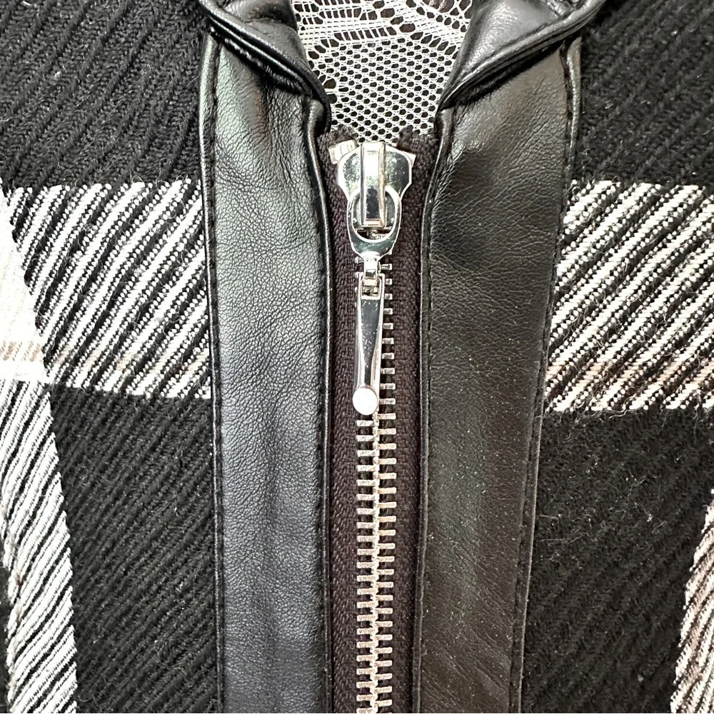 White House Black Market Plaid Moto Coat – Size XS - Picture 4 of 16